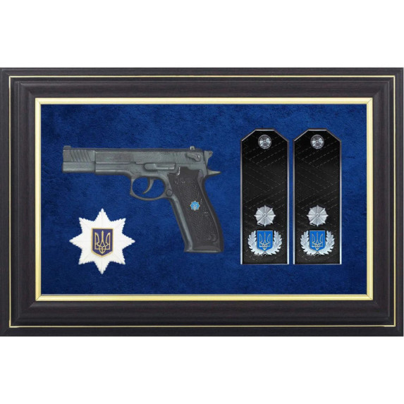 Коллаж "Пистолет Форт 14 и погоны генерала"