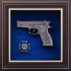 Коллаж "Пистолет форт и эмблема СБУ"