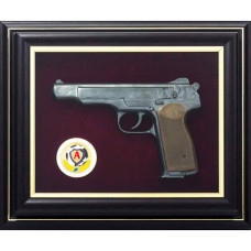 Коллаж "Пистолет ПС и эмблема Альфа"